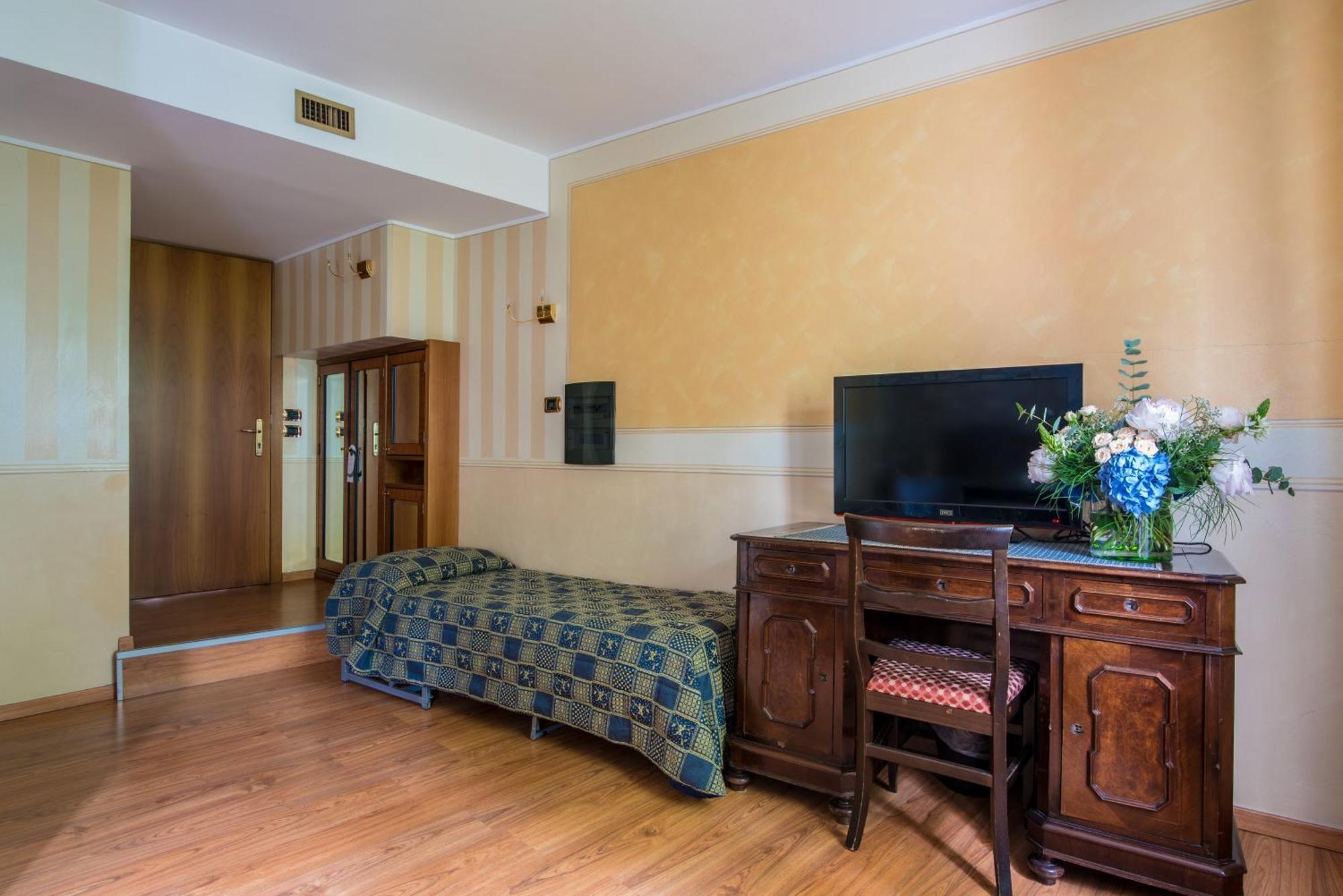 Hotel Porta Del Sole โซยาโน เดล ลาโก ภายนอก รูปภาพ