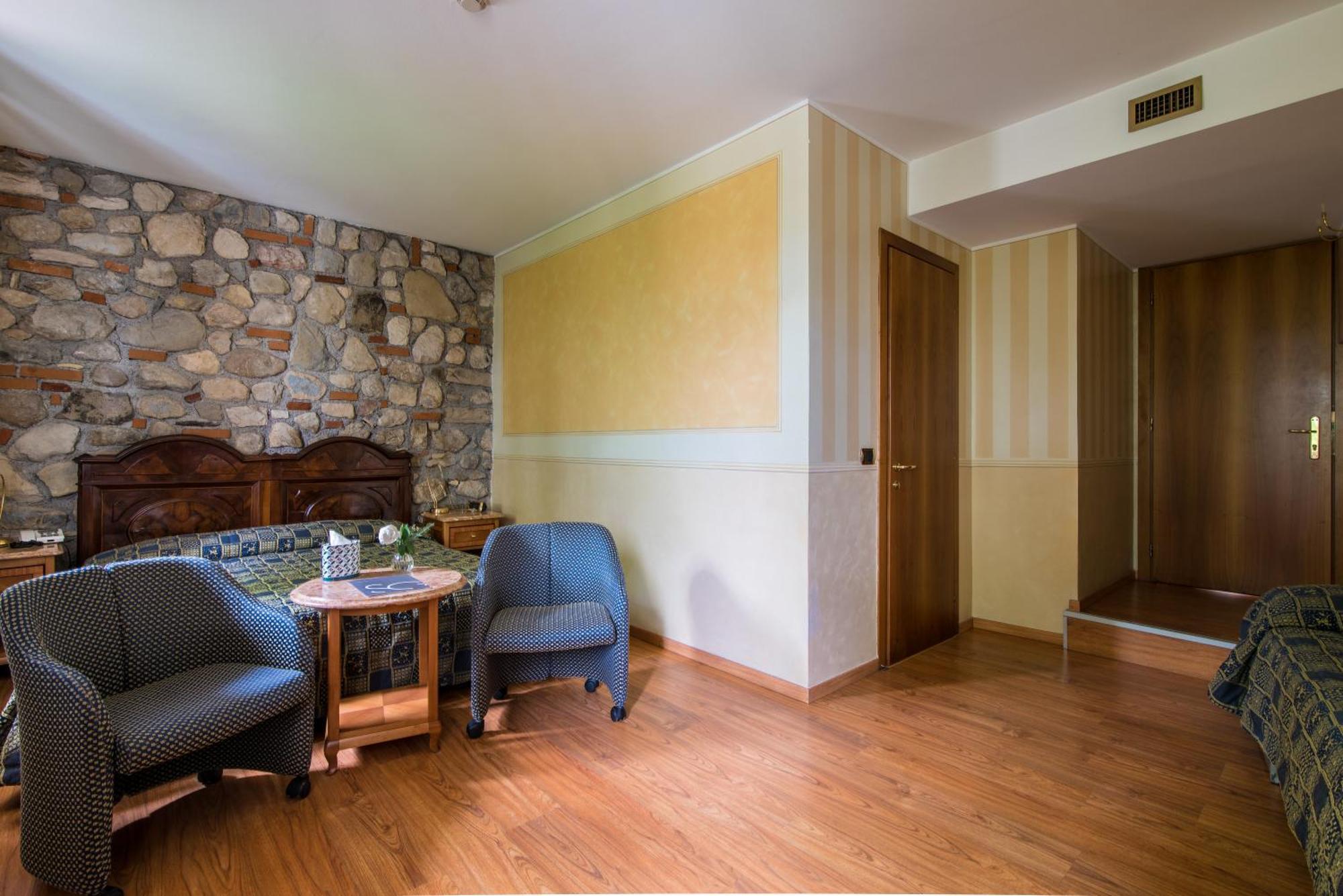 Hotel Porta Del Sole โซยาโน เดล ลาโก ภายนอก รูปภาพ