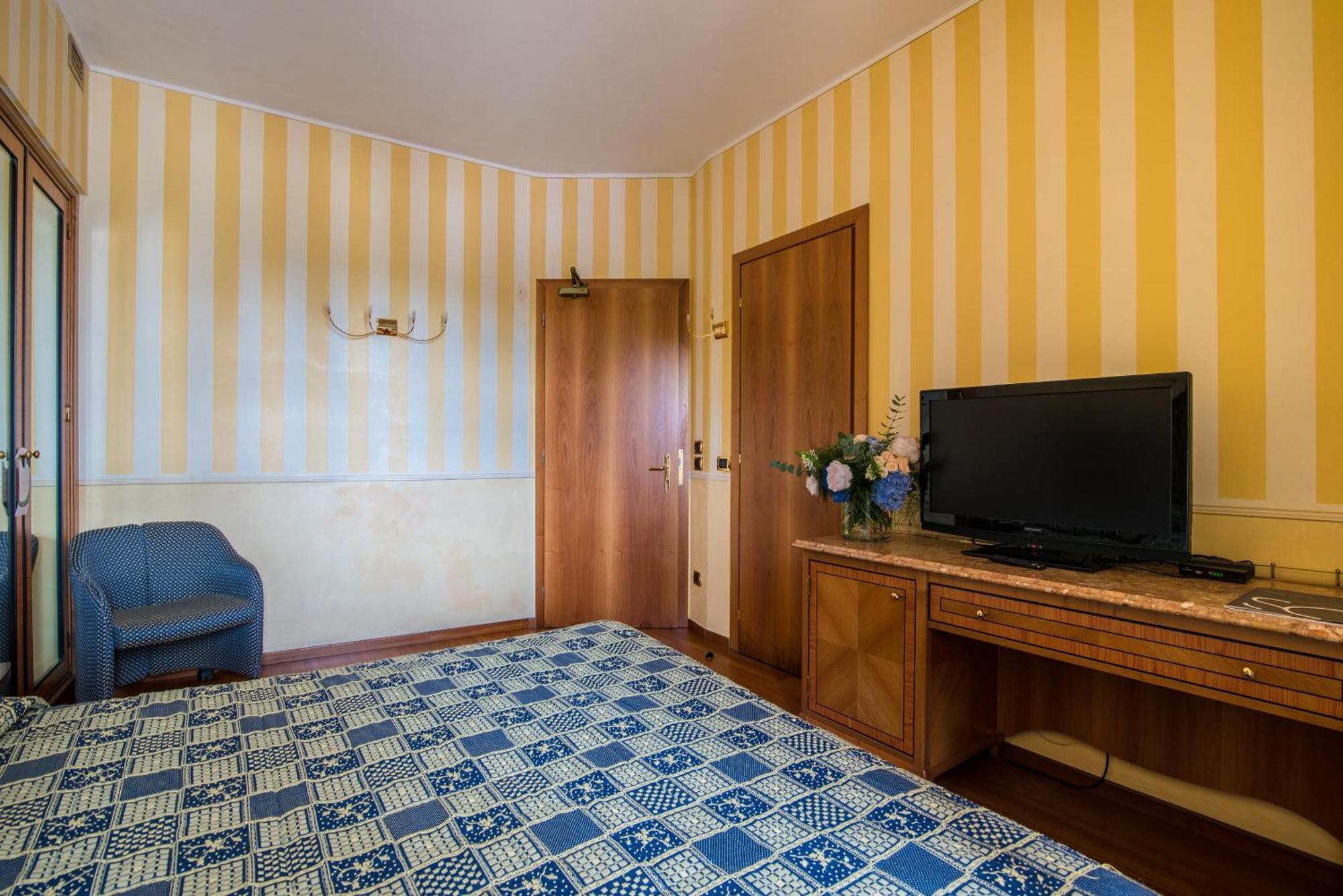Hotel Porta Del Sole โซยาโน เดล ลาโก ภายนอก รูปภาพ