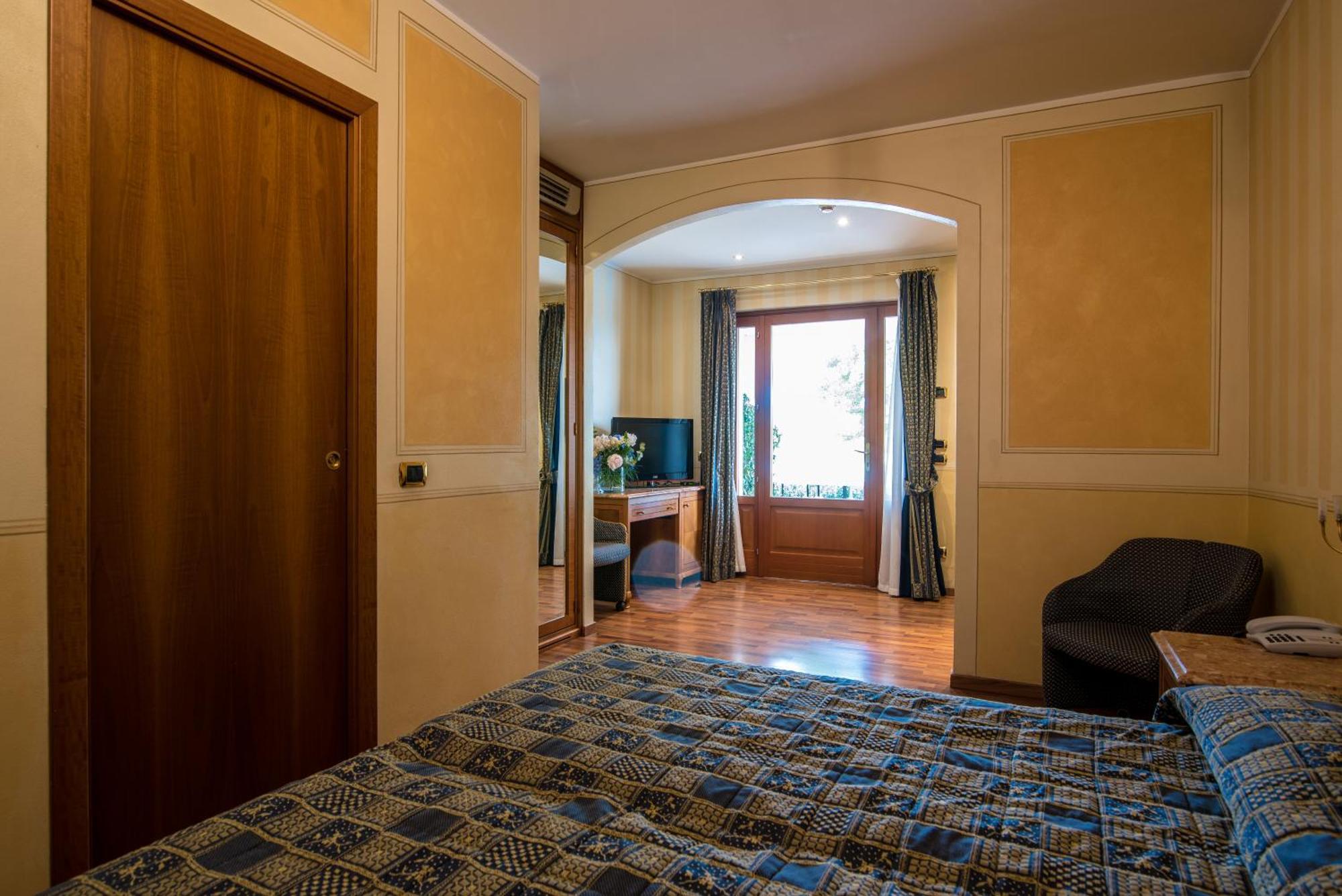 Hotel Porta Del Sole โซยาโน เดล ลาโก ภายนอก รูปภาพ