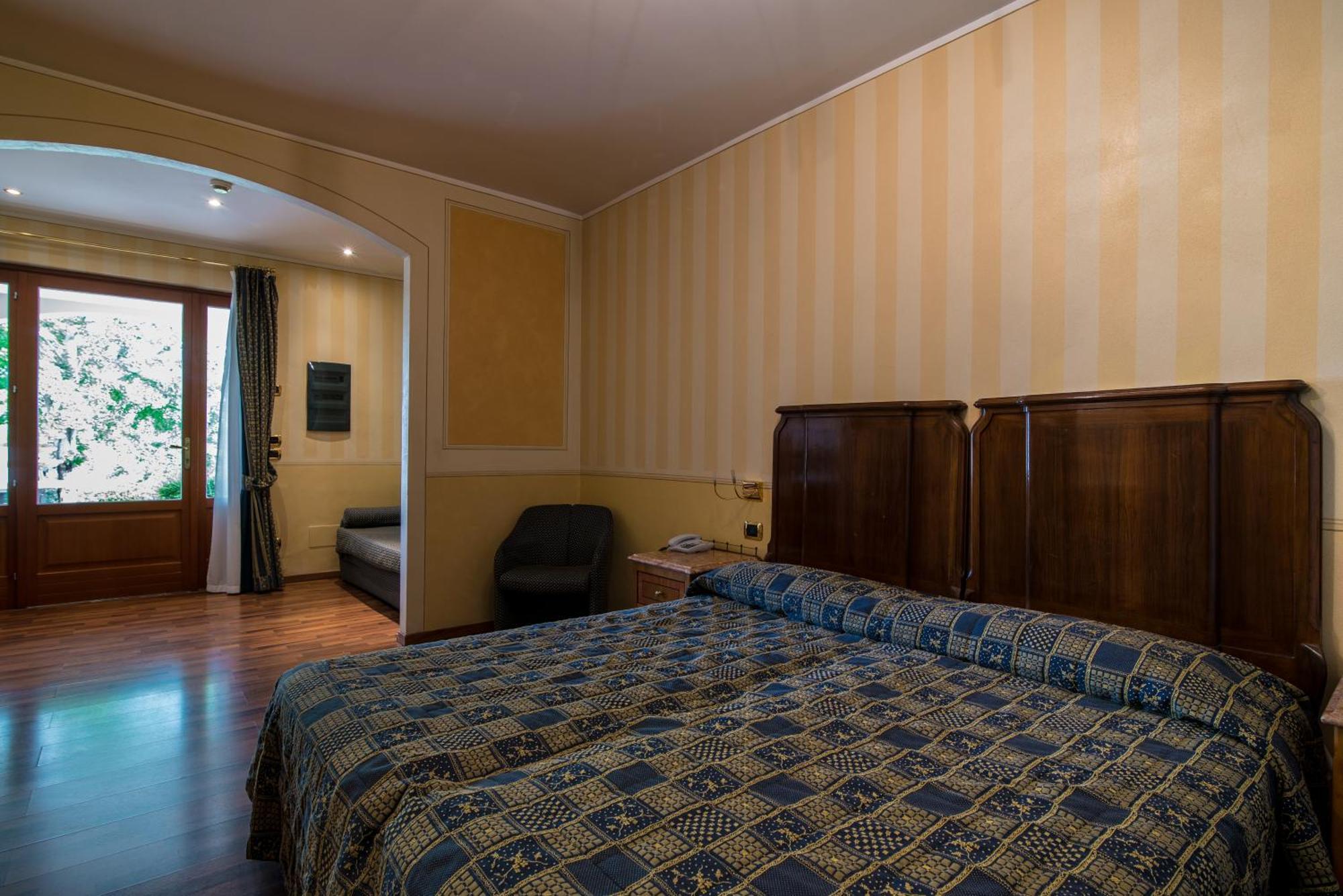 Hotel Porta Del Sole โซยาโน เดล ลาโก ภายนอก รูปภาพ