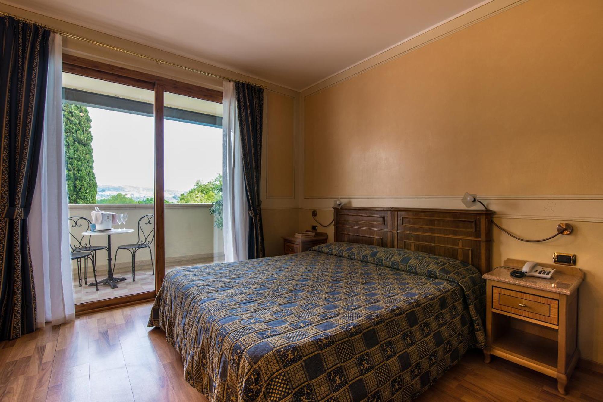 Hotel Porta Del Sole โซยาโน เดล ลาโก ภายนอก รูปภาพ