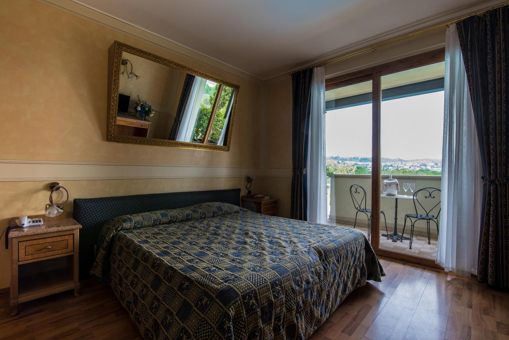 Hotel Porta Del Sole โซยาโน เดล ลาโก ภายนอก รูปภาพ