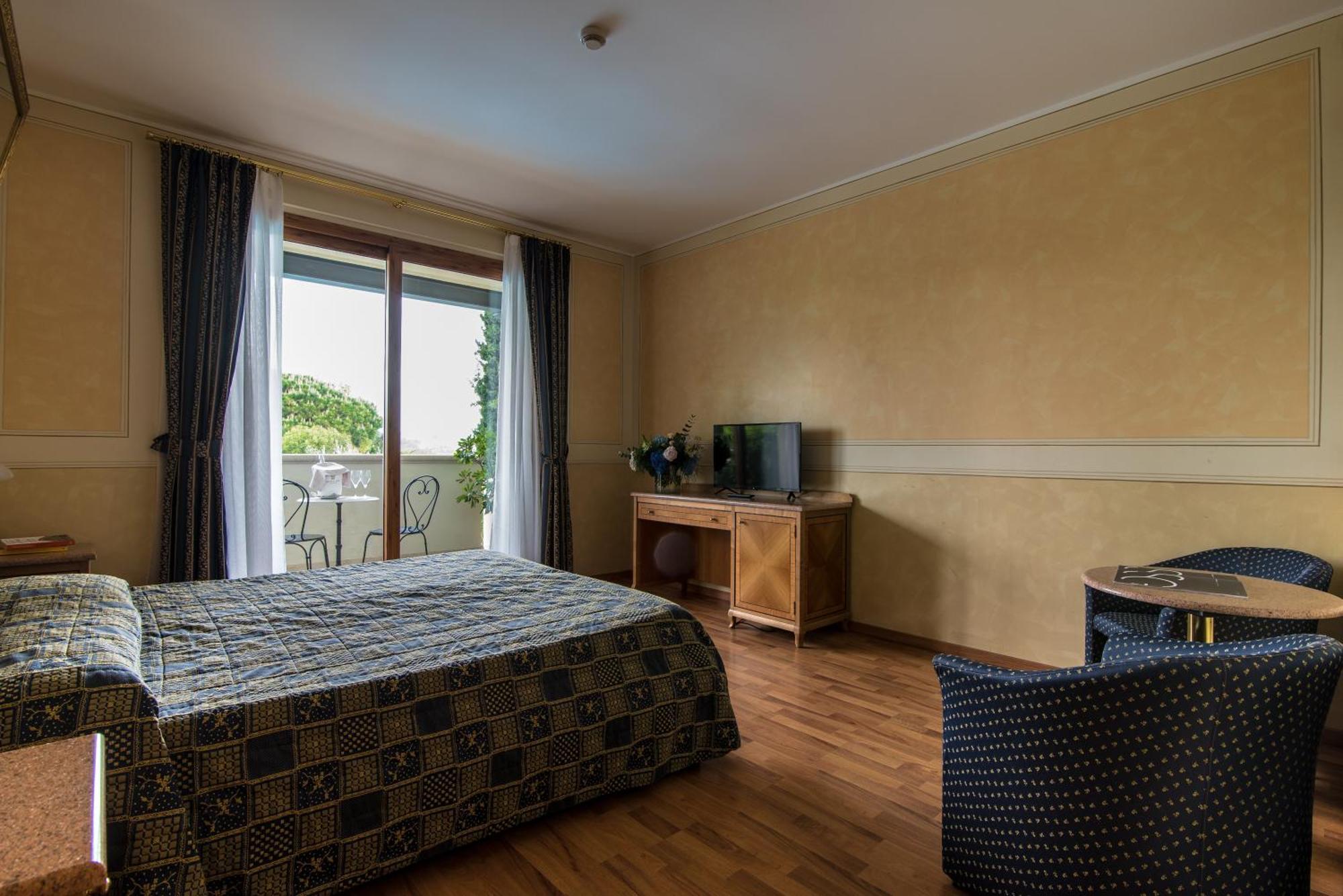 Hotel Porta Del Sole โซยาโน เดล ลาโก ภายนอก รูปภาพ