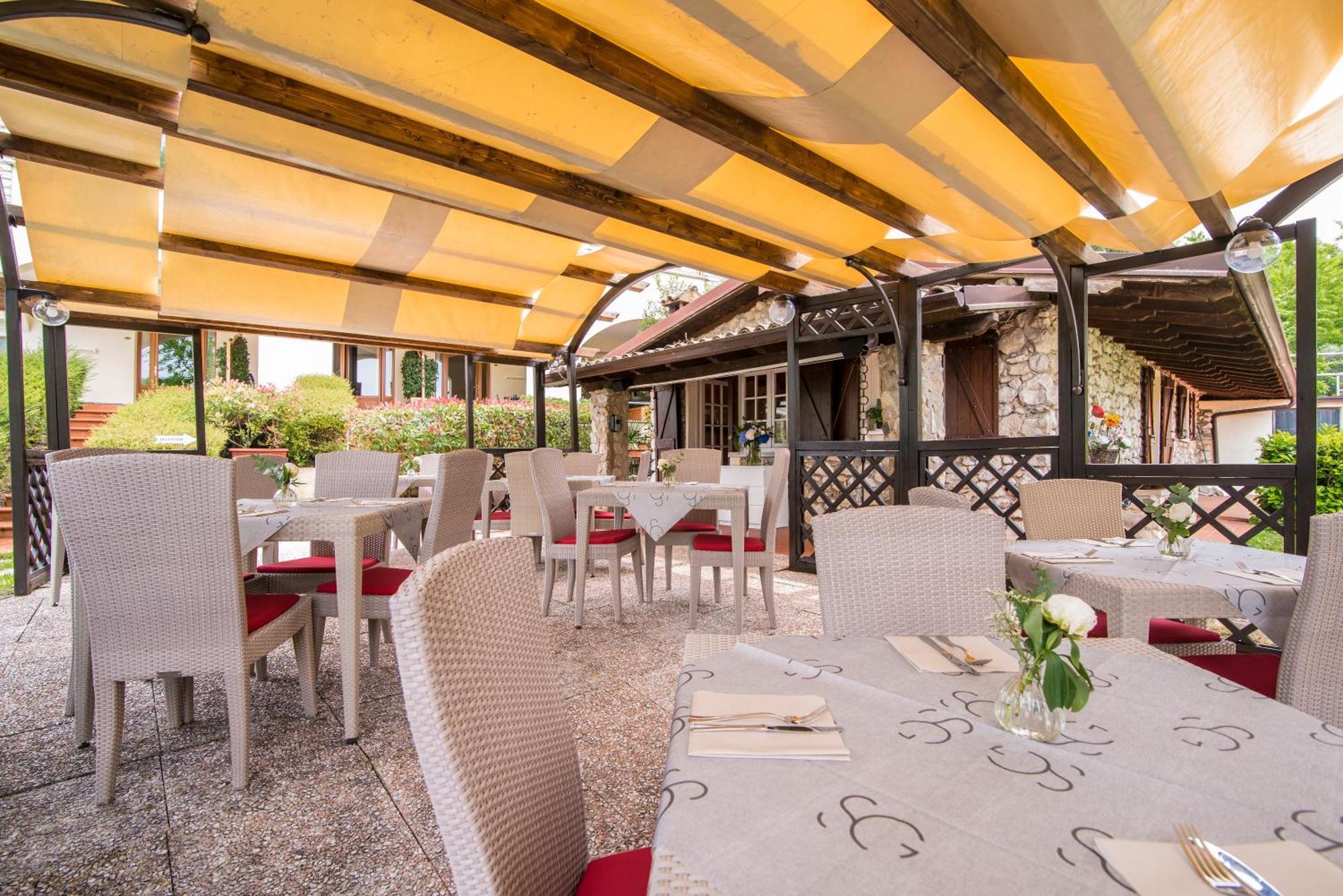 Hotel Porta Del Sole โซยาโน เดล ลาโก ภายนอก รูปภาพ