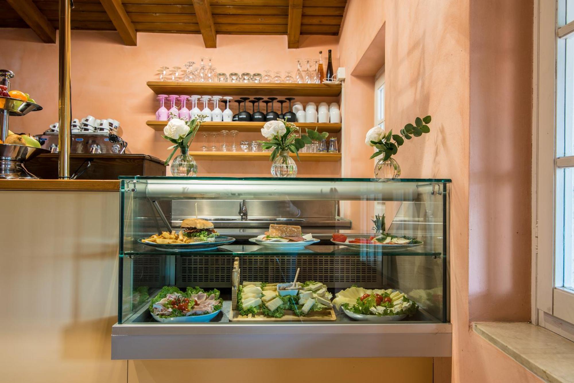 Hotel Porta Del Sole โซยาโน เดล ลาโก ภายนอก รูปภาพ