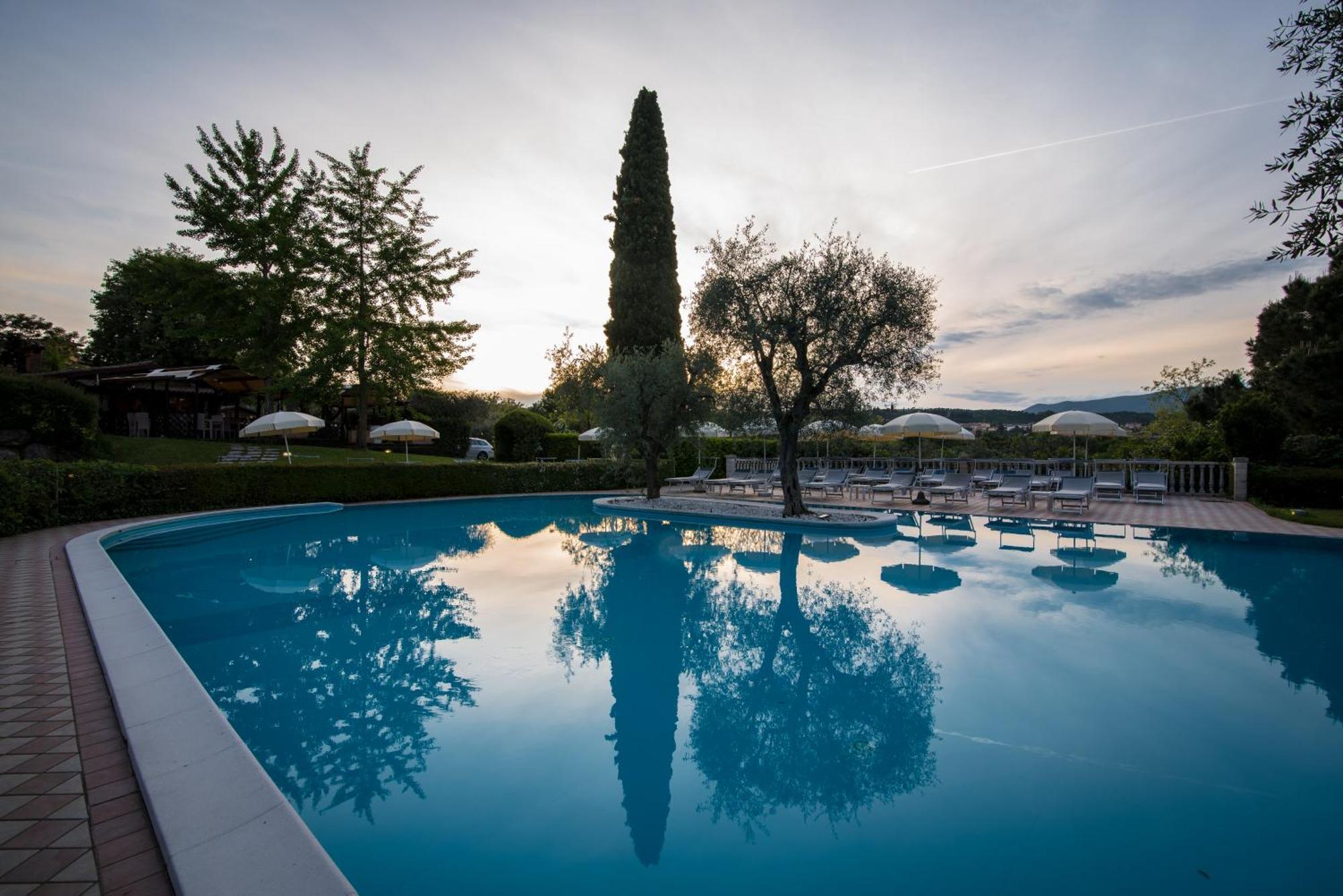 Hotel Porta Del Sole โซยาโน เดล ลาโก ภายนอก รูปภาพ