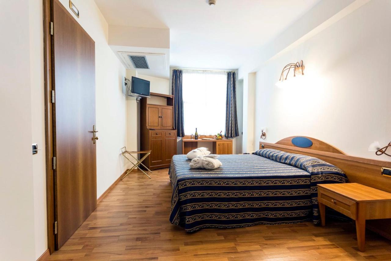 Hotel Porta Del Sole โซยาโน เดล ลาโก ภายนอก รูปภาพ