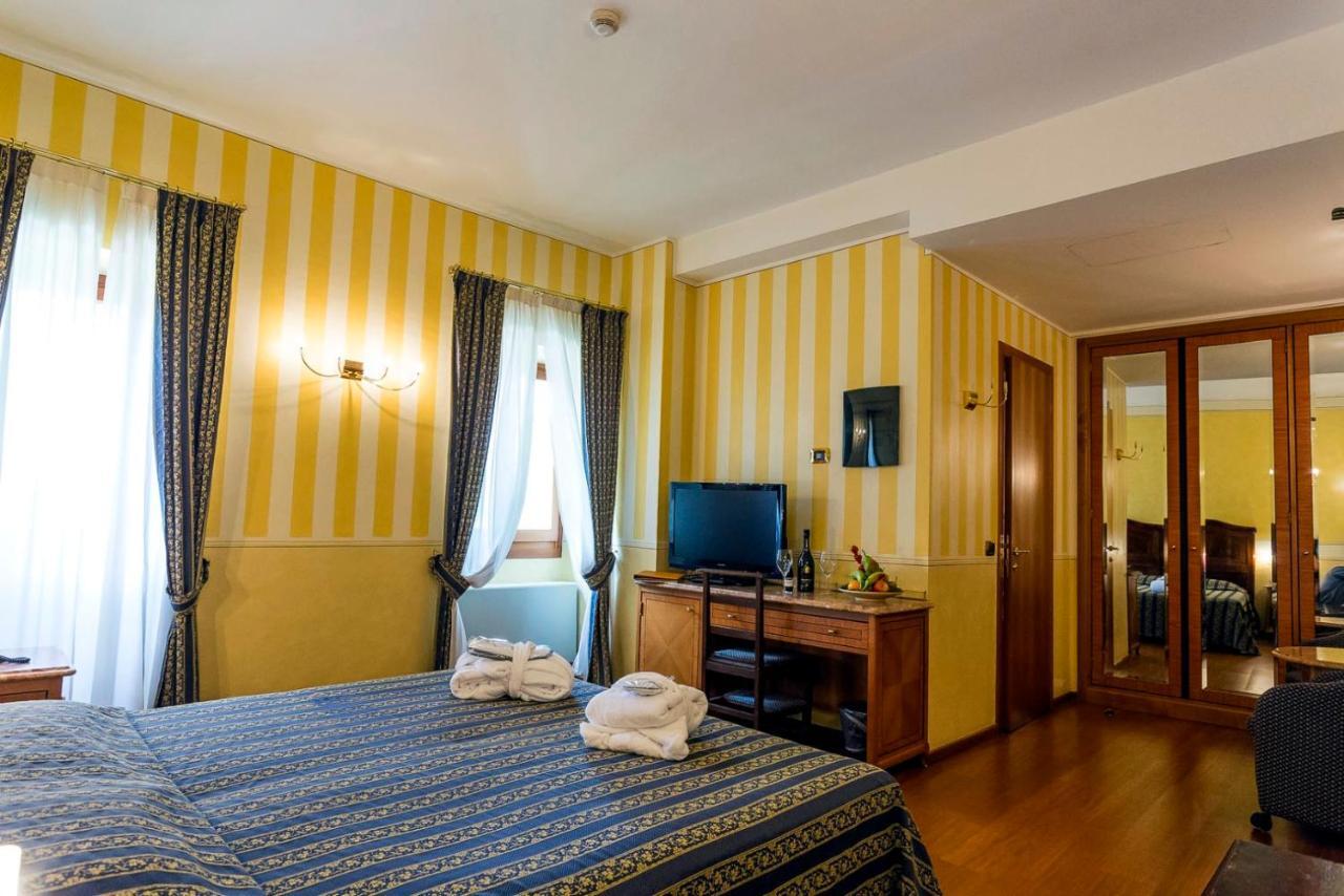 Hotel Porta Del Sole โซยาโน เดล ลาโก ภายนอก รูปภาพ