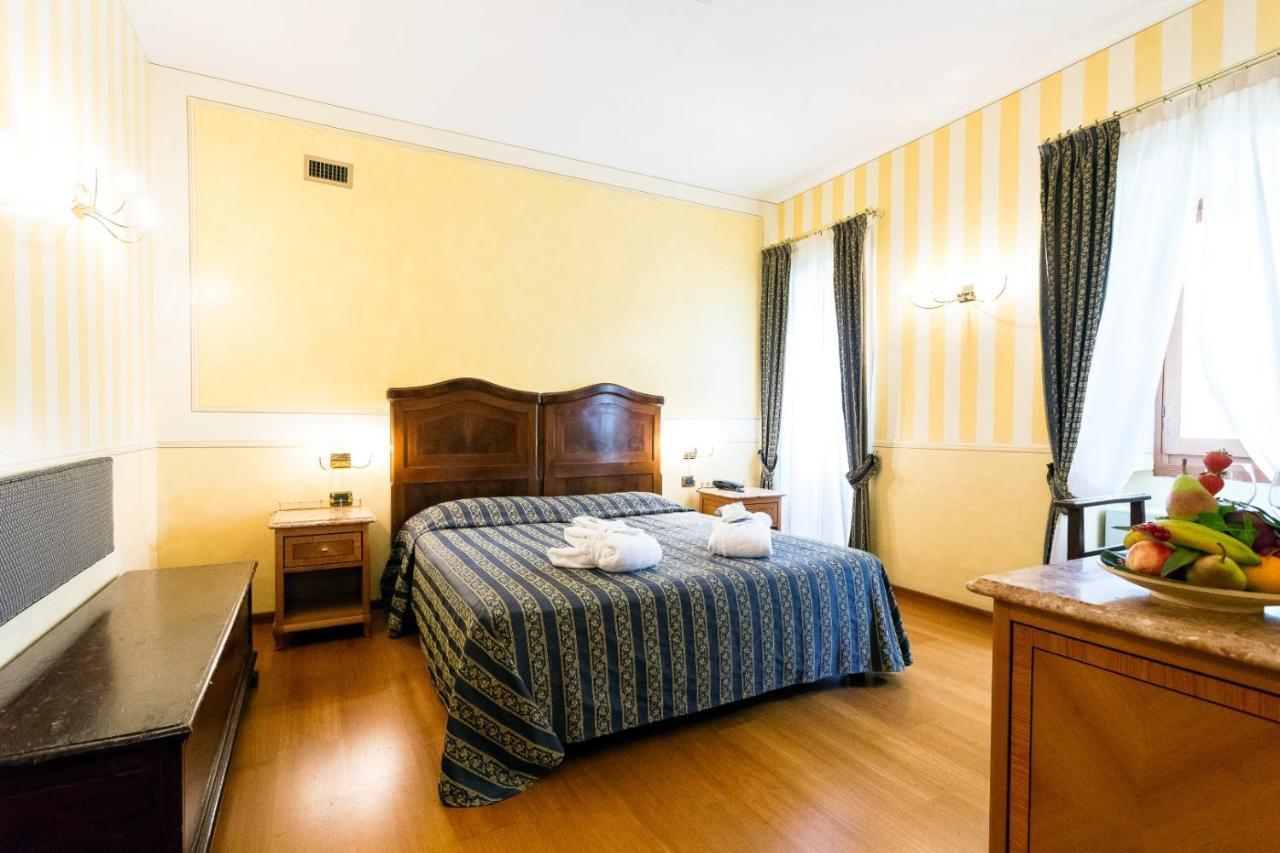 Hotel Porta Del Sole โซยาโน เดล ลาโก ภายนอก รูปภาพ
